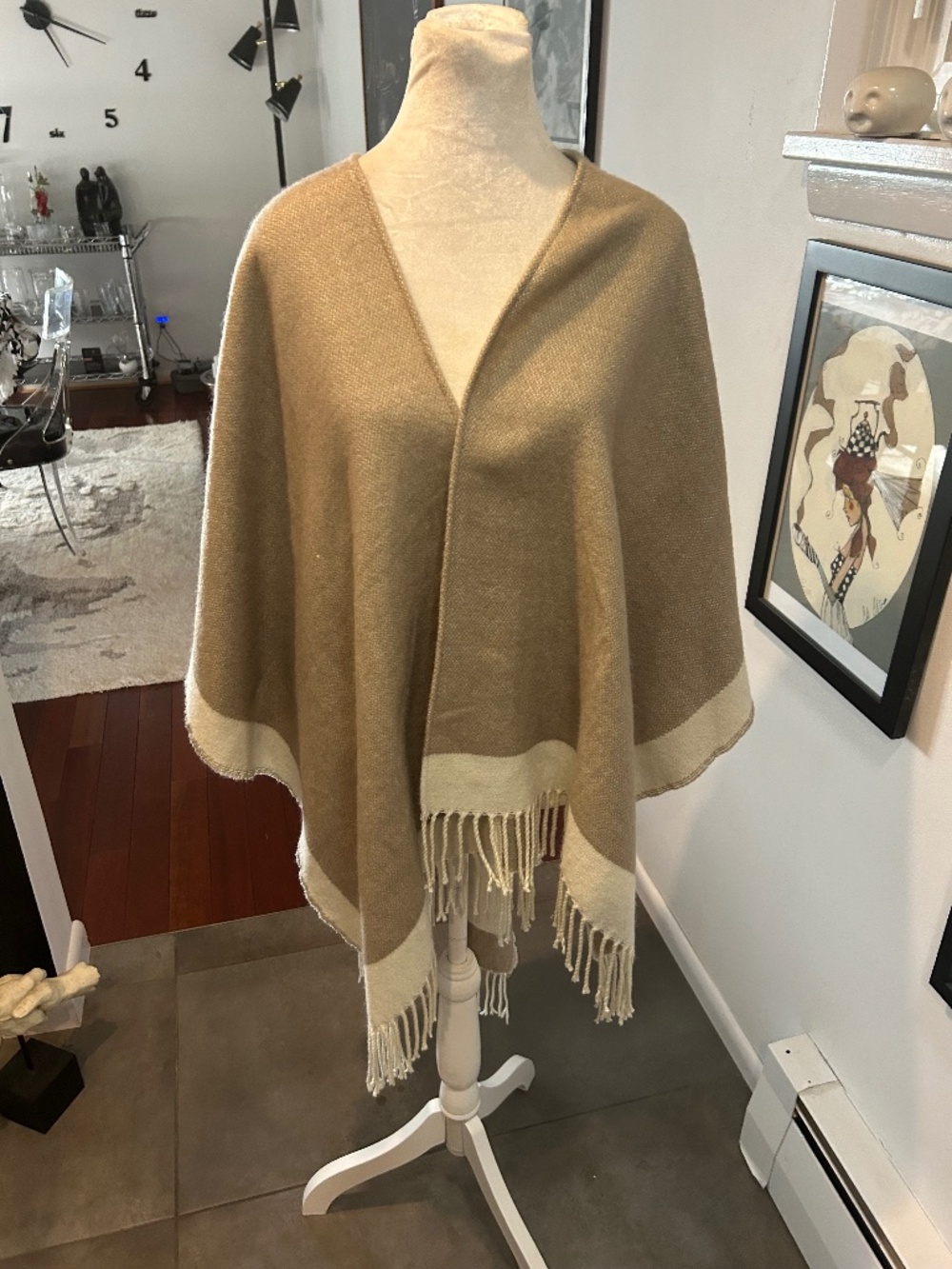 FRAAS PONCHO. SOOO STYLISH. NEUTRAL COLOR